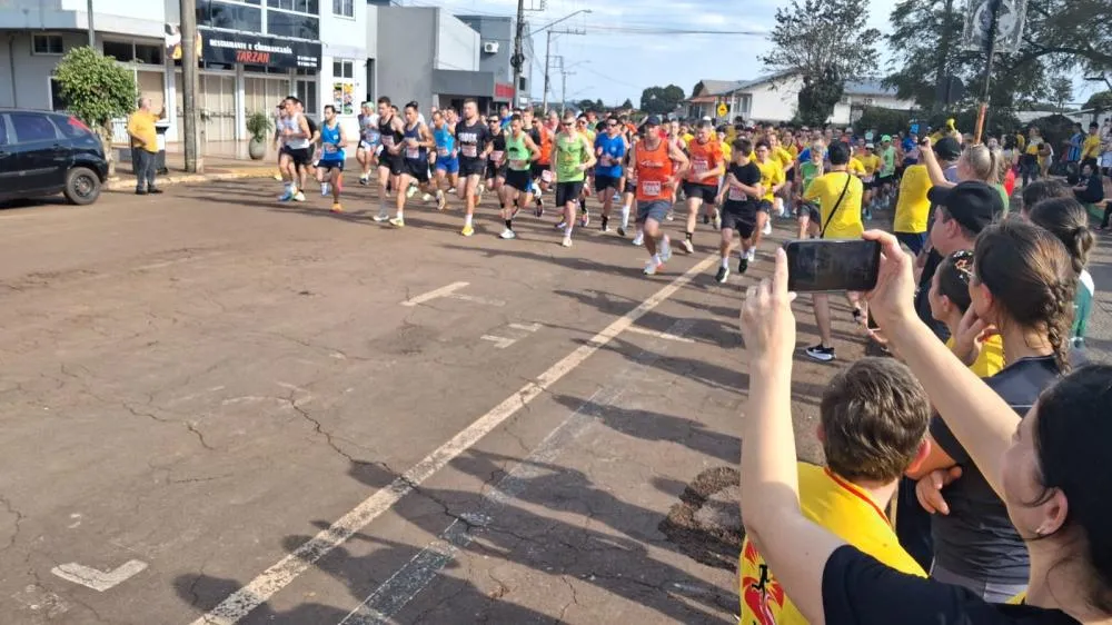 Rústica dos 71 anos reúne 550 atletas e transforma ruas de Tenente Portela em festa do esporte
