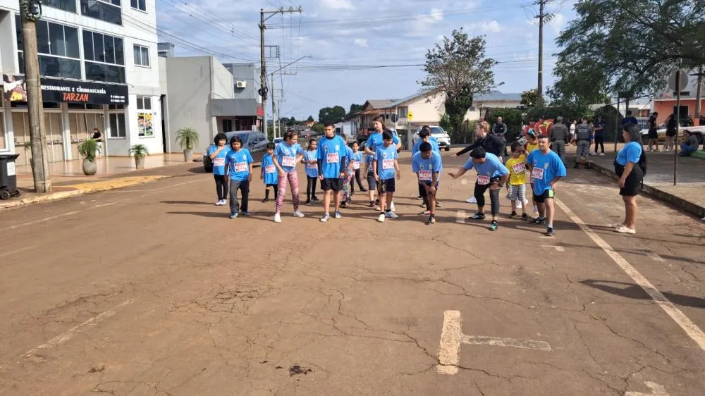 Rústica dos 71 anos reúne 550 atletas e transforma ruas de Tenente Portela em festa do esporte