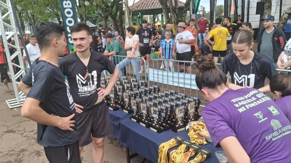 Rústica dos 71 anos reúne 550 atletas e transforma ruas de Tenente Portela em festa do esporte