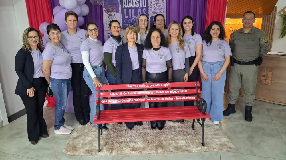 Banco Vermelho é inaugurado em Tenente Portela como símbolo de enfrentamento à violência contra a mulher