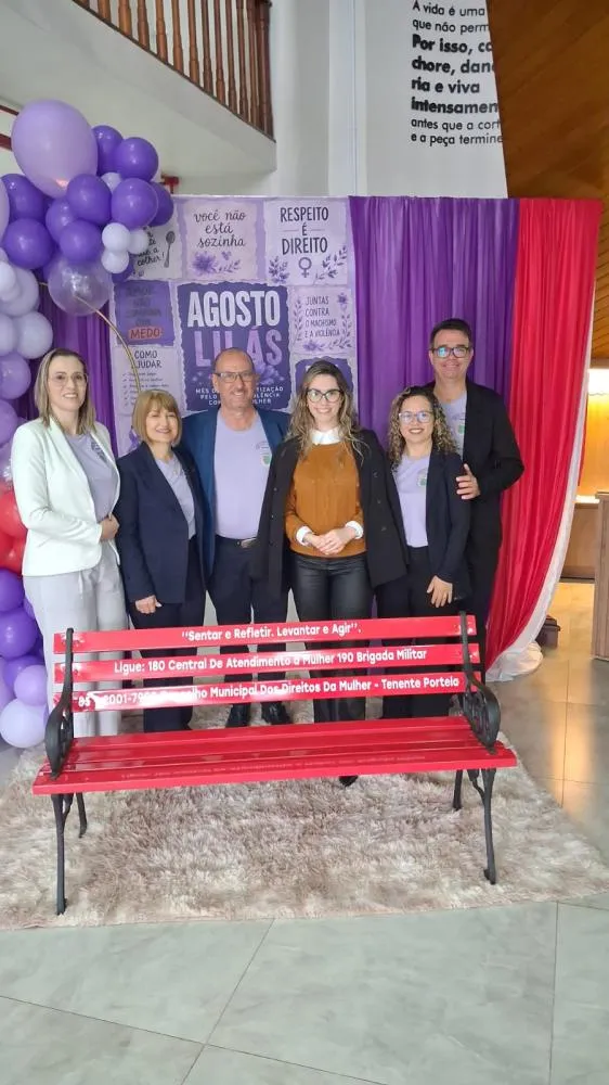 Banco Vermelho é inaugurado em Tenente Portela como símbolo de enfrentamento à violência contra a mulher