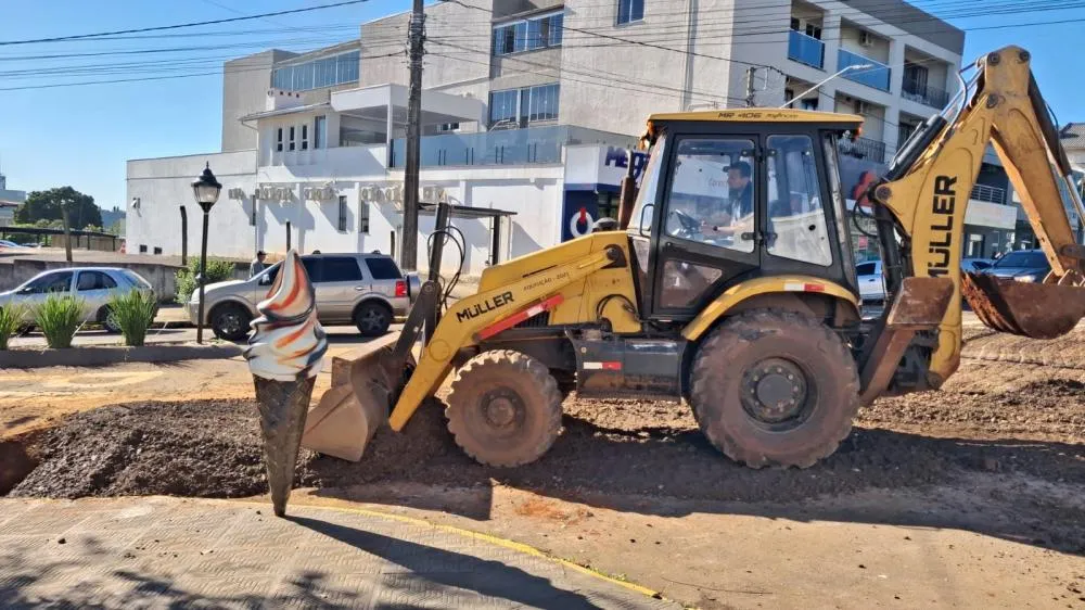 Tubulação prepara Avenida Luís Carlos Prestes para novo recapeamento