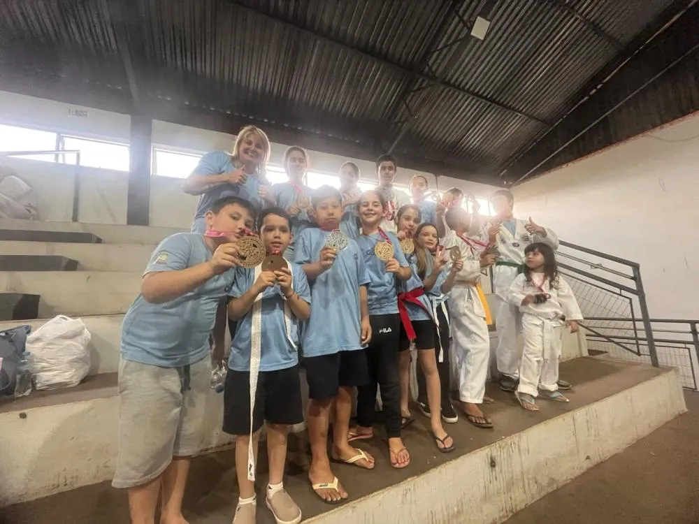 Atletas de Barra do Guarita conquistam 15 medalhas na 2ª Copa Noroeste de Taekwondo