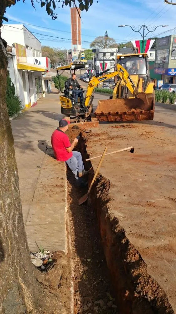 Obras de drenagem avançam na Avenida Luís Carlos Prestes