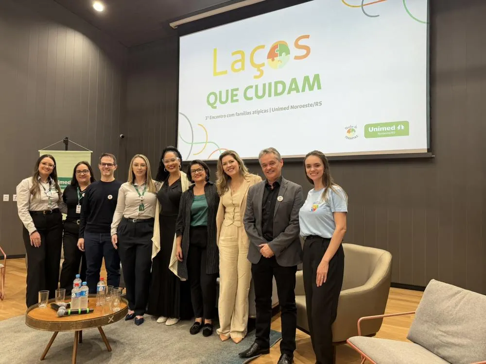 Organizadores do evento, palestrantes e participantes da roda de conversa.Fotos: Divulgação/Ascom