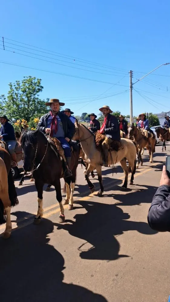 Chama Crioula chega a Tenente Portela após mais de 500 quilômetros a cavalo