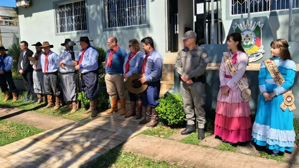Chama Crioula chega a Tenente Portela após mais de 500 quilômetros a cavalo