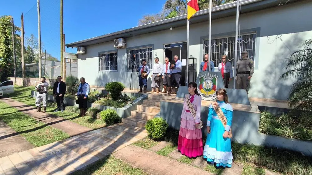 Chama Crioula chega a Tenente Portela após mais de 500 quilômetros a cavalo