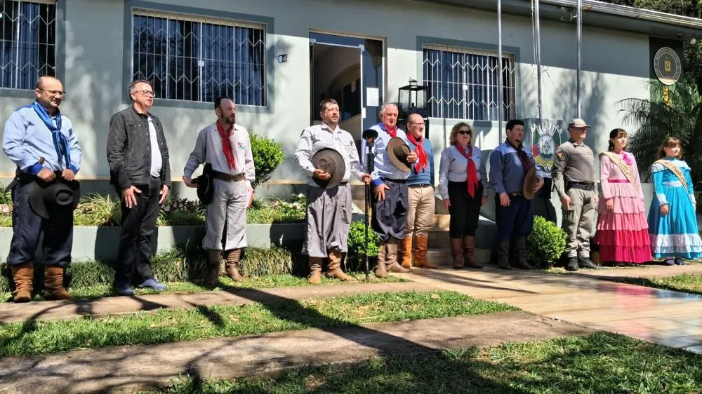 Chama Crioula chega a Tenente Portela após mais de 500 quilômetros a cavalo