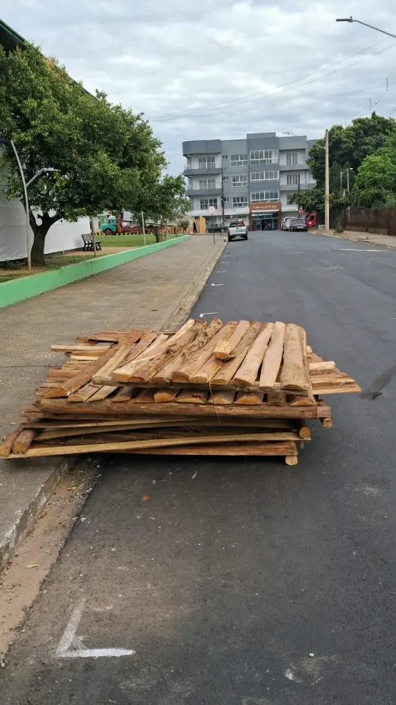 Construção dos ranchos do 15º Acampamento Farroupilha inicia em Tenente Portela