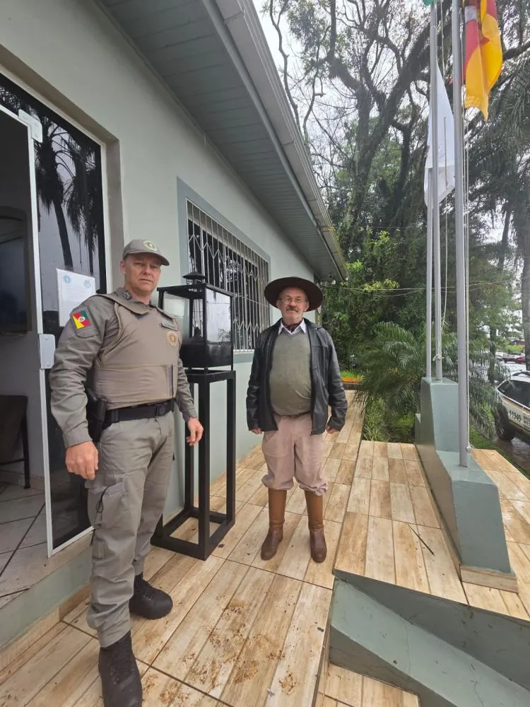Cavalarianos de Barra do Guarita vêm a Tenente Portela buscar a Chama Crioula