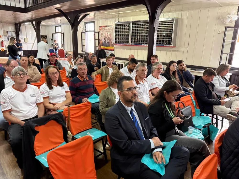 Derrubadas participa de encontro regional sobre turismo em Itapiranga