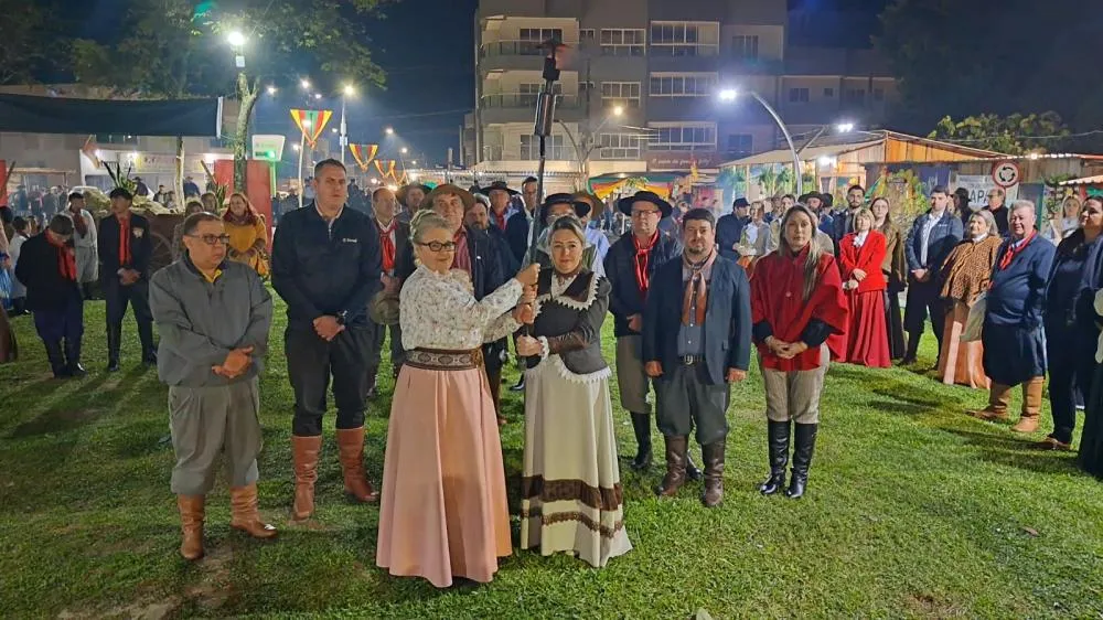 Chama Crioula marca abertura oficial do 15º Acampamento Farroupilha em Tenente Portela