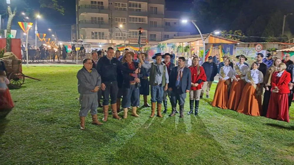 Chama Crioula marca abertura oficial do 15º Acampamento Farroupilha em Tenente Portela