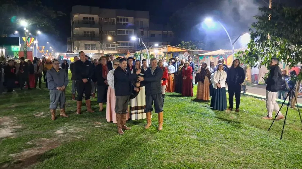 Chama Crioula marca abertura oficial do 15º Acampamento Farroupilha em Tenente Portela