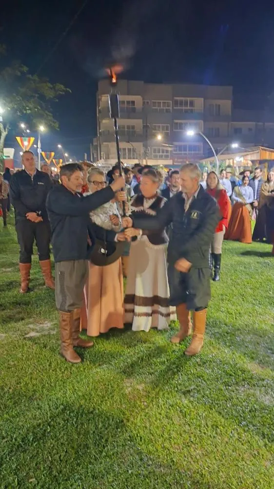 Chama Crioula marca abertura oficial do 15º Acampamento Farroupilha em Tenente Portela