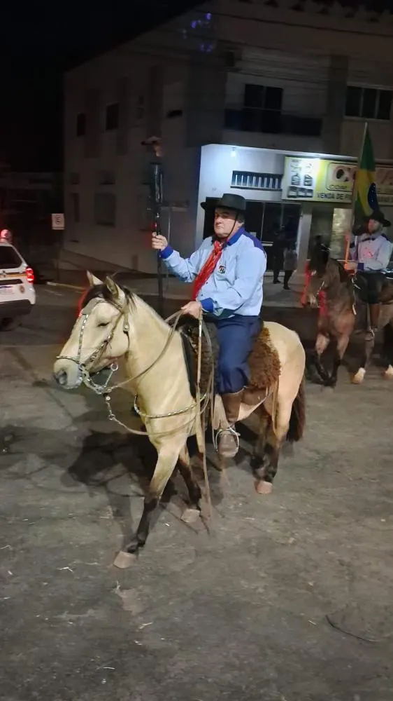 Chama Crioula marca abertura oficial do 15º Acampamento Farroupilha em Tenente Portela