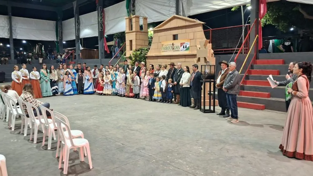 Chama Crioula marca abertura oficial do 15º Acampamento Farroupilha em Tenente Portela