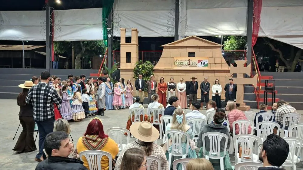 Chama Crioula marca abertura oficial do 15º Acampamento Farroupilha em Tenente Portela