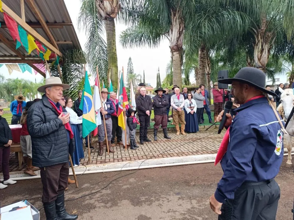 7º Acampamento Farroupilha de Vista Gaúcha é aberto com a chegada da Chama Crioula
