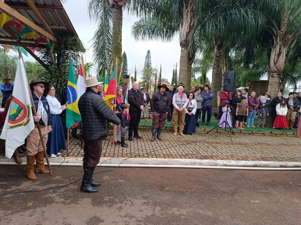 7º Acampamento Farroupilha de Vista Gaúcha é aberto com a chegada da Chama Crioula