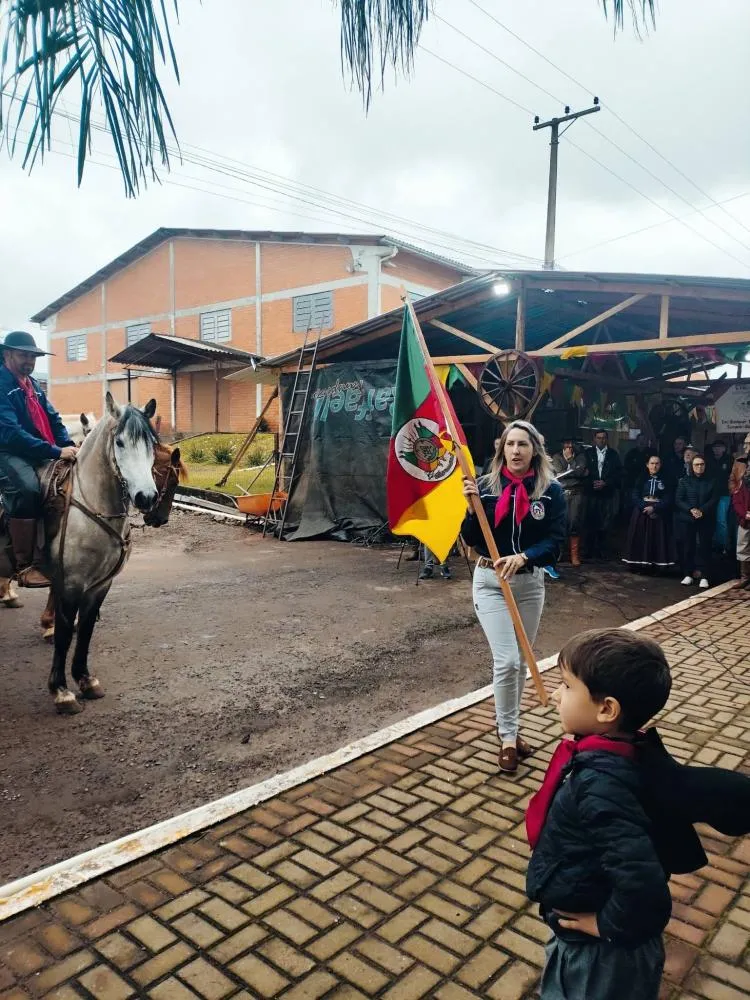 7º Acampamento Farroupilha de Vista Gaúcha é aberto com a chegada da Chama Crioula