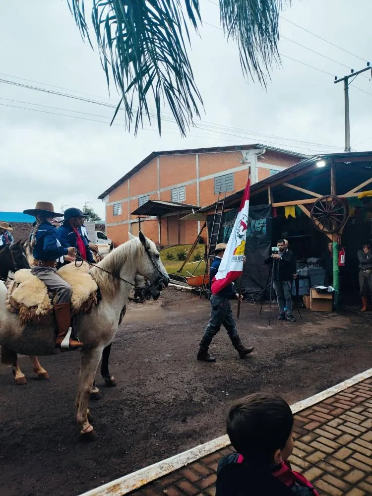 7º Acampamento Farroupilha de Vista Gaúcha é aberto com a chegada da Chama Crioula