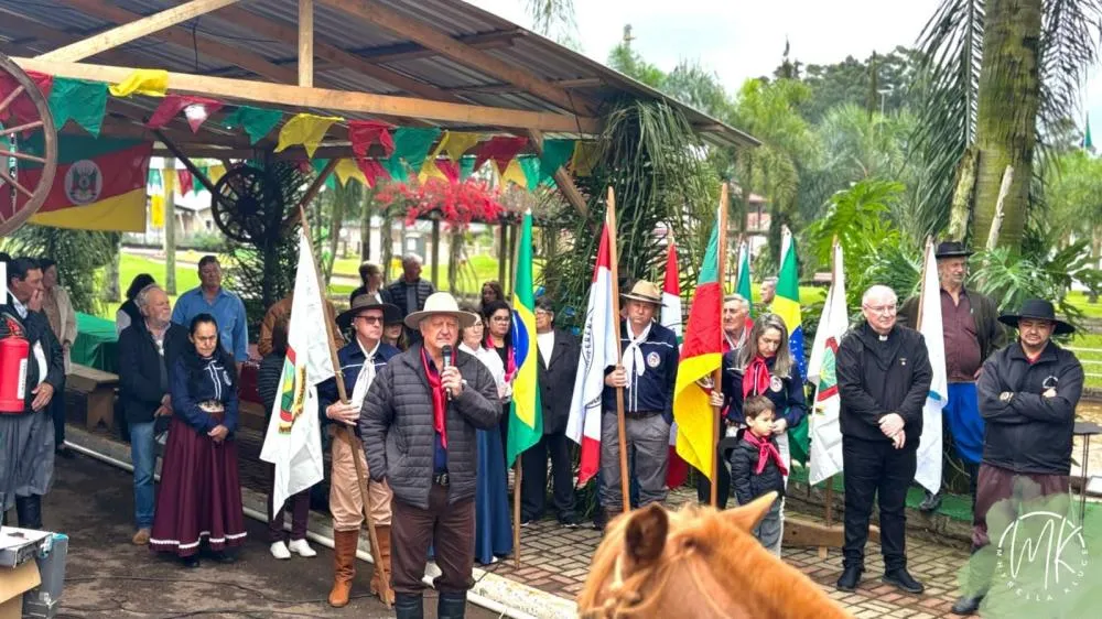7º Acampamento Farroupilha de Vista Gaúcha é aberto com a chegada da Chama Crioula