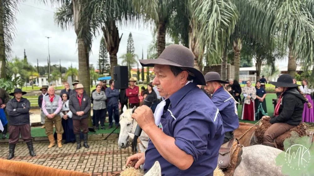 7º Acampamento Farroupilha de Vista Gaúcha é aberto com a chegada da Chama Crioula