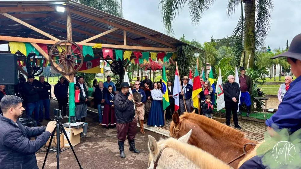 7º Acampamento Farroupilha de Vista Gaúcha é aberto com a chegada da Chama Crioula