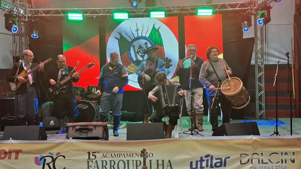 Sessão solene homenageia Oraci Gomes e João Alberto Pretto durante o 15º Acampamento Farroupilha
