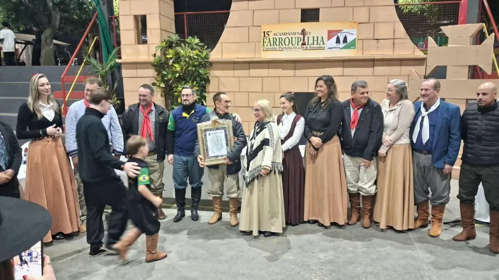 Sessão solene homenageia Oraci Gomes e João Alberto Pretto durante o 15º Acampamento Farroupilha