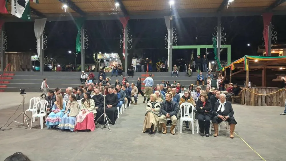 Sessão solene homenageia Oraci Gomes e João Alberto Pretto durante o 15º Acampamento Farroupilha