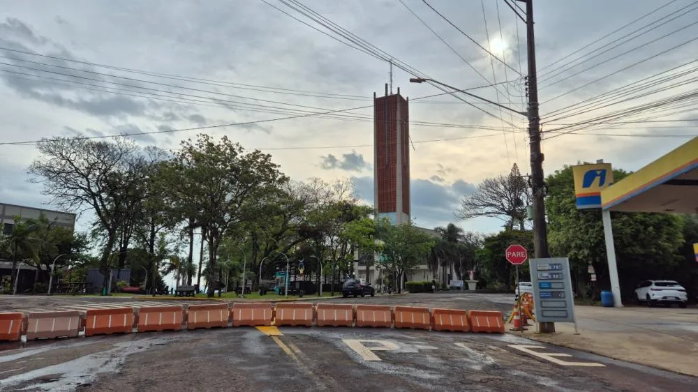 Vias centrais são interditadas para início do recapeamento em Tenente Portela