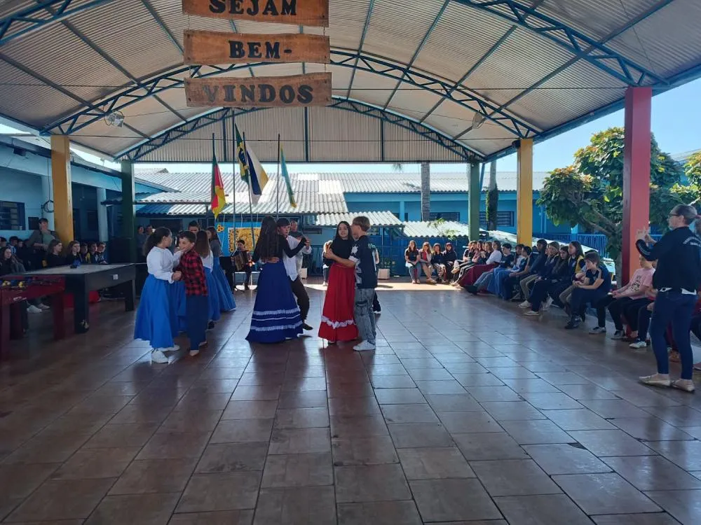 Momento de Integração Farroupilha reúne escolas municipais de Derrubadas