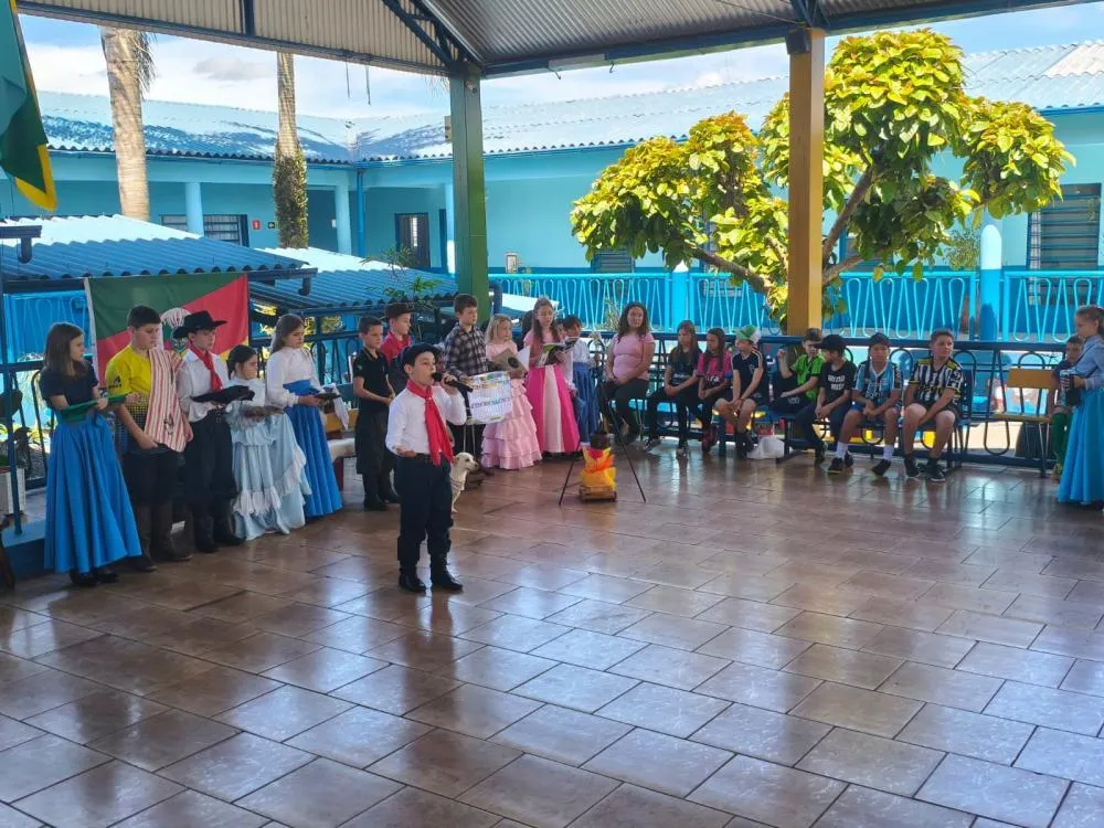 Momento de Integração Farroupilha reúne escolas municipais de Derrubadas