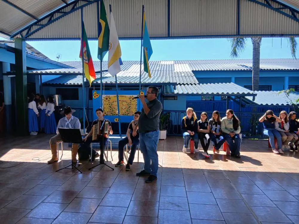 Momento de Integração Farroupilha reúne escolas municipais de Derrubadas