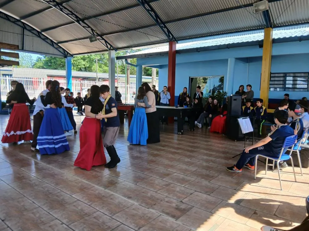 Momento de Integração Farroupilha reúne escolas municipais de Derrubadas