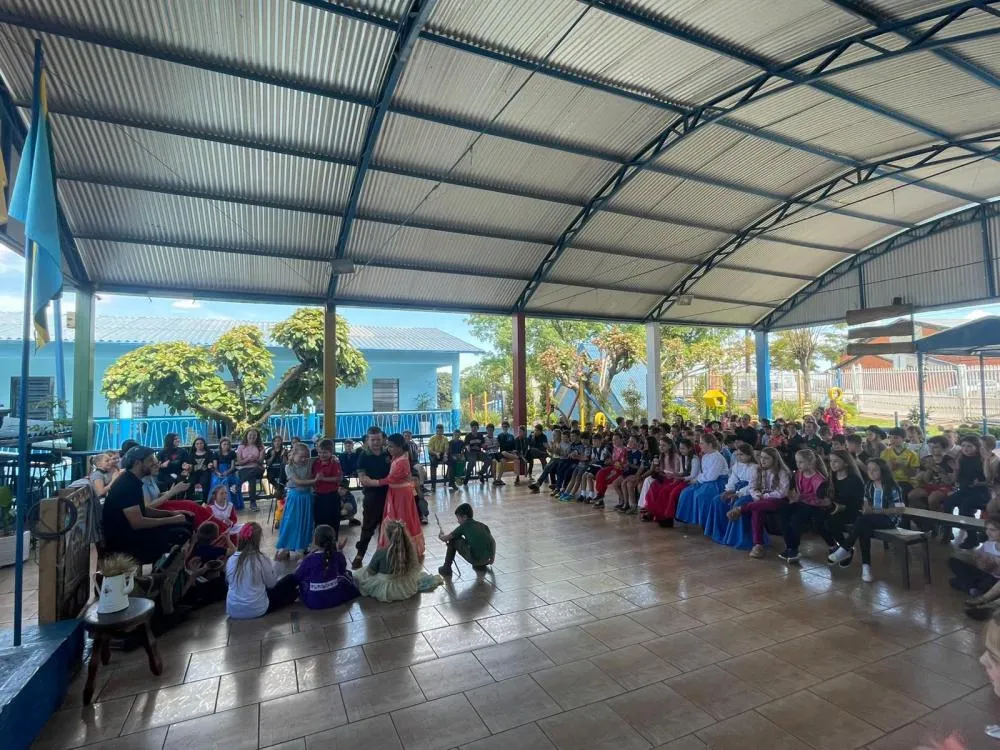 Momento de Integração Farroupilha reúne escolas municipais de Derrubadas