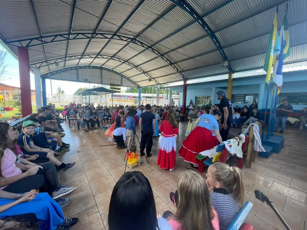 Momento de Integração Farroupilha reúne escolas municipais de Derrubadas