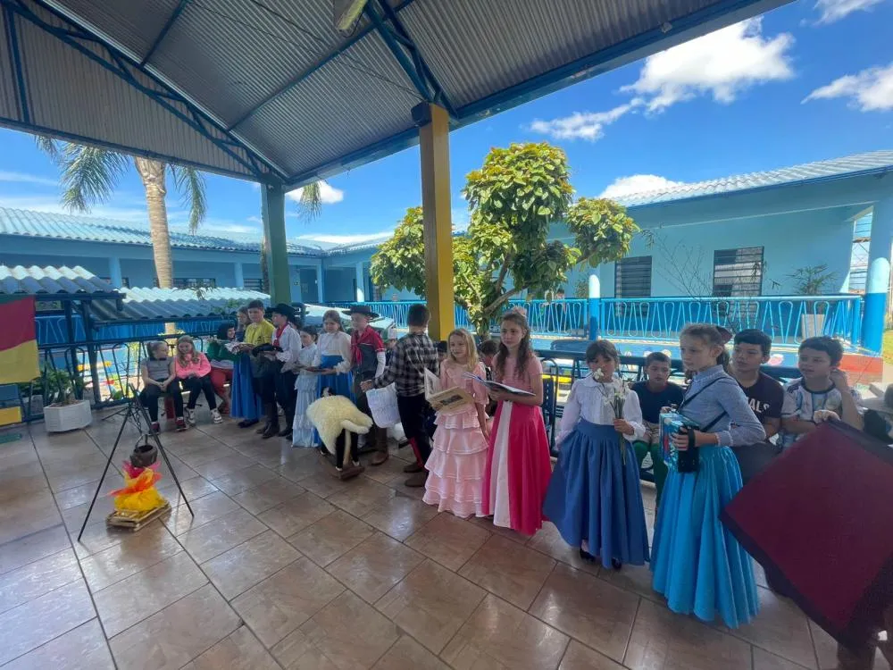 Momento de Integração Farroupilha reúne escolas municipais de Derrubadas