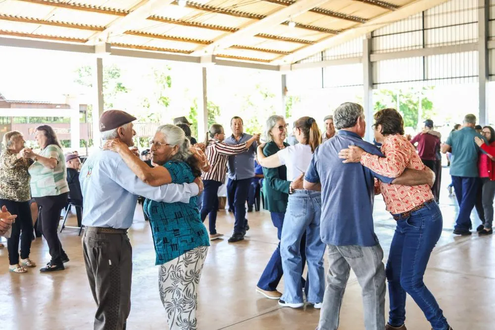 Derrubadas reúne idosos em tarde de confraternização no Bosque Municipal