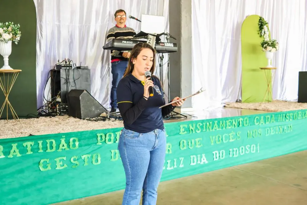 Derrubadas reúne idosos em tarde de confraternização no Bosque Municipal