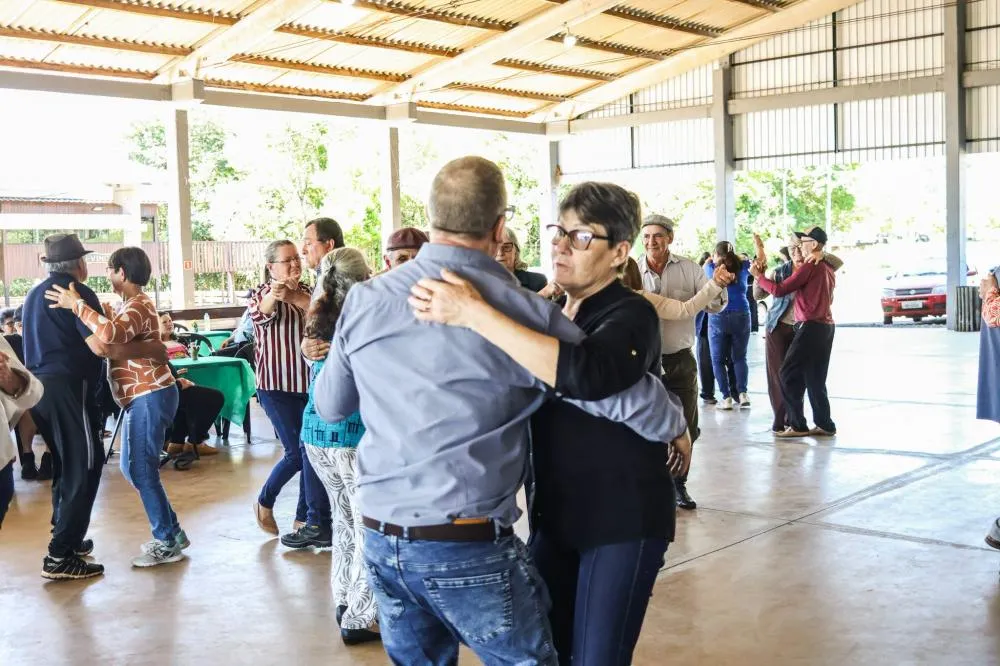 Derrubadas reúne idosos em tarde de confraternização no Bosque Municipal