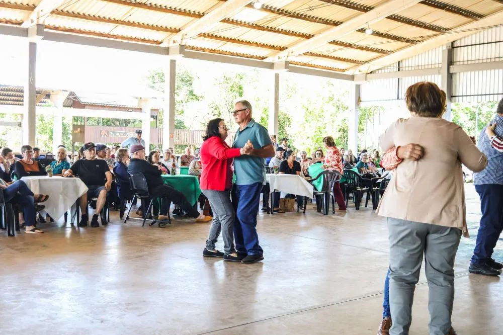 Derrubadas reúne idosos em tarde de confraternização no Bosque Municipal