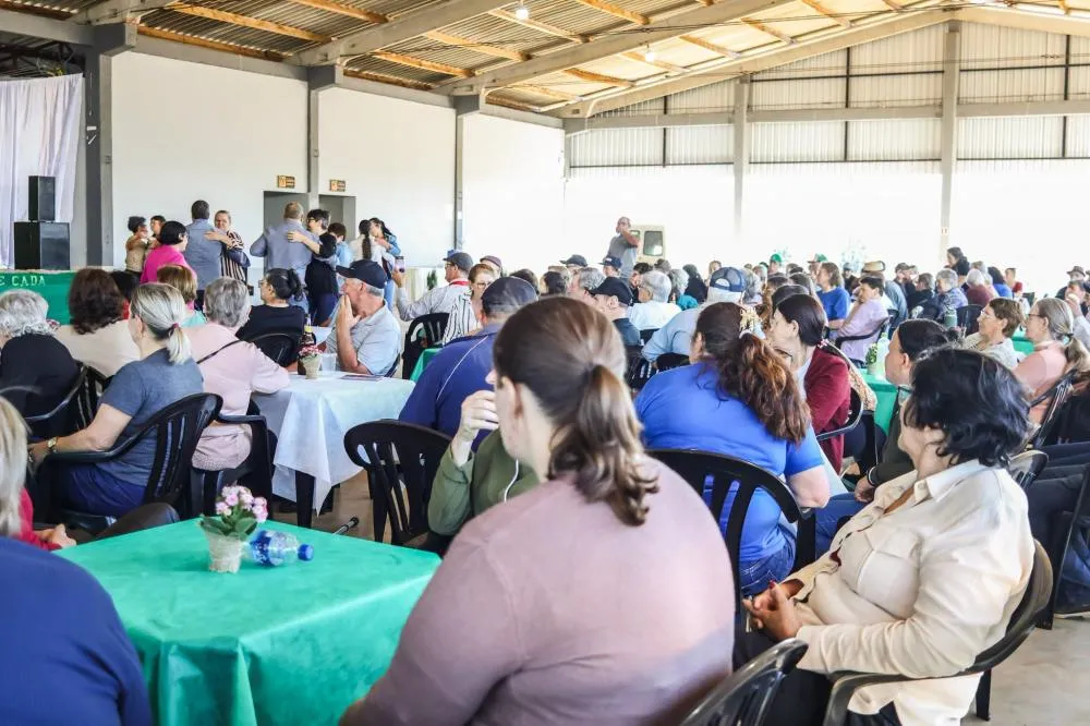 Derrubadas reúne idosos em tarde de confraternização no Bosque Municipal