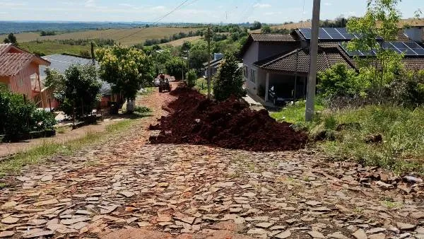 Obras avançam para pavimentação asfáltica no Bairro Braga, em Miraguaí