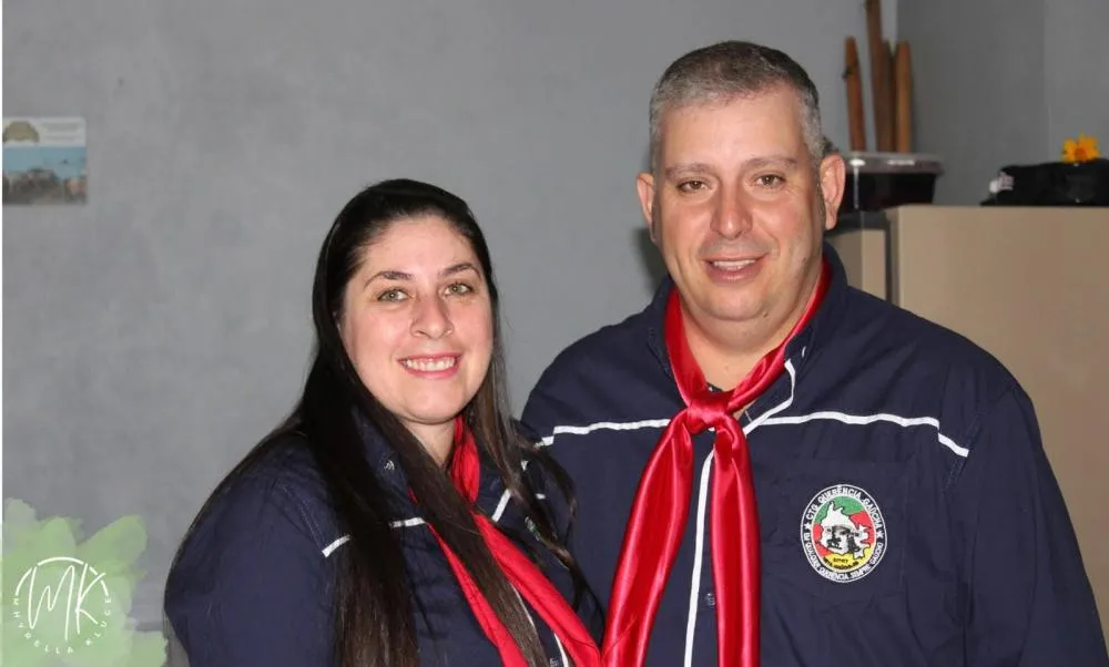 CTG Querência Gaúcha homenageia ex-patrões em fandango