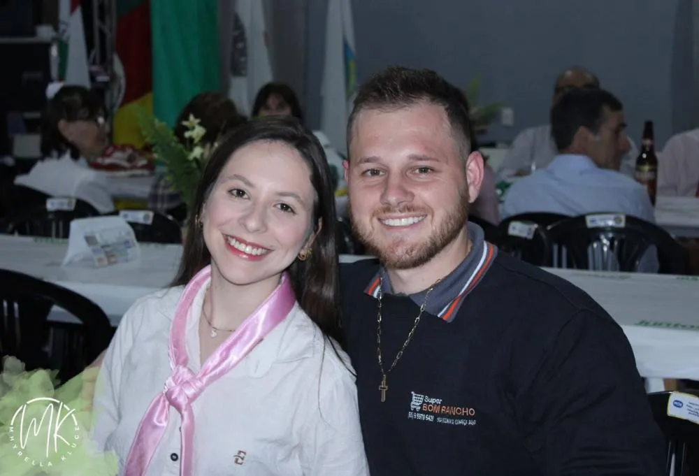 CTG Querência Gaúcha homenageia ex-patrões em fandango