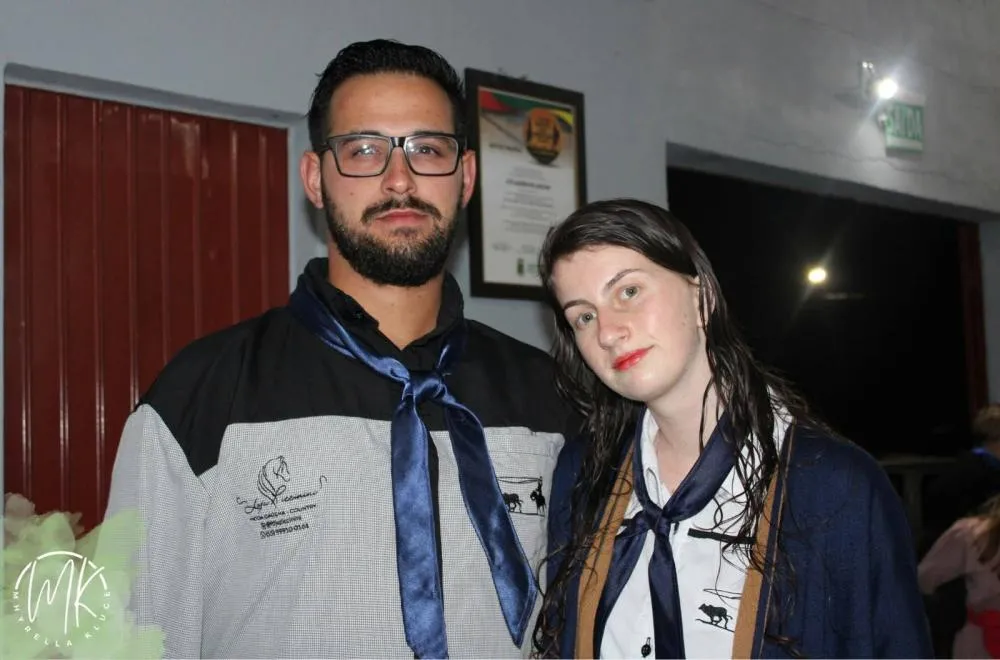 CTG Querência Gaúcha homenageia ex-patrões em fandango